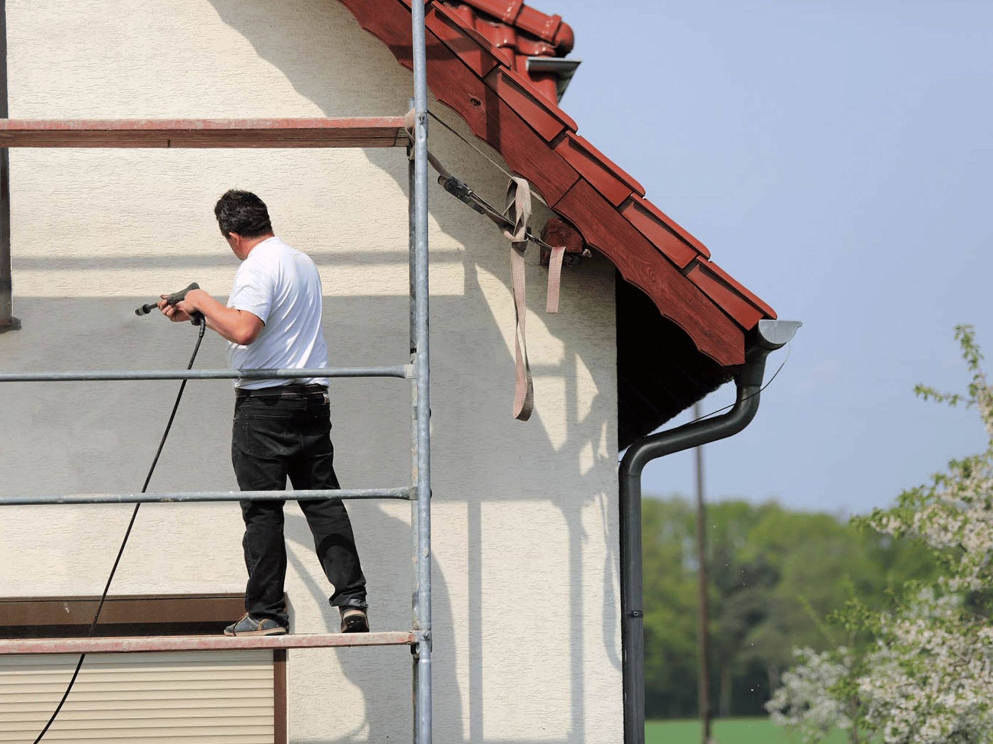 Nettoyage de toiture par nos équipes.